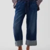 Low-Rise-Jeans im 90er-Jahre-Stil, locker und kurz geschnitten