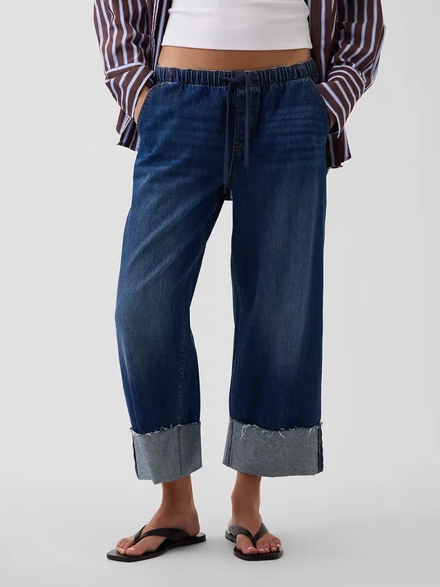 Low-Rise-Jeans im 90er-Jahre-Stil, locker und kurz geschnitten