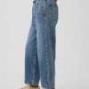 Low-Rise-Jeans im 90er-Jahre-Stil, locker und kurz geschnitten