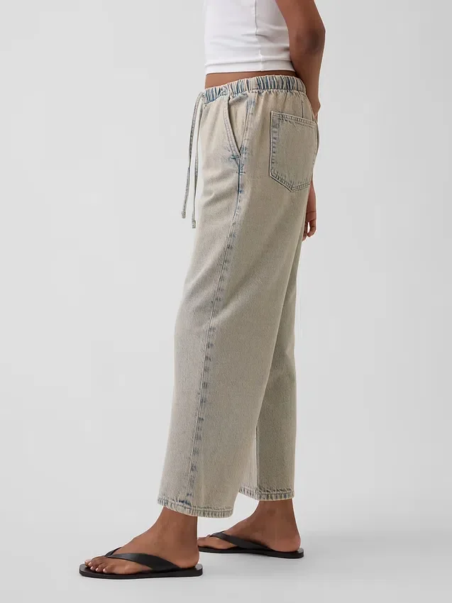 Low-Rise-Jeans im 90er-Jahre-Stil, locker und kurz geschnitten