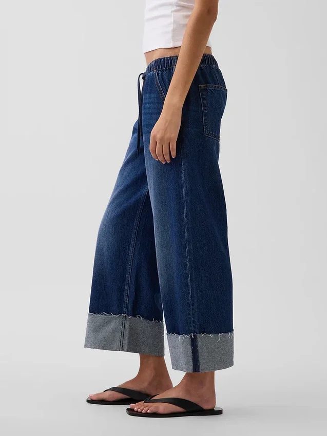 Low-Rise-Jeans im 90er-Jahre-Stil, locker und kurz geschnitten