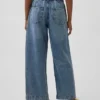 Low-Rise-Jeans im 90er-Jahre-Stil, locker und kurz geschnitten