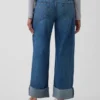 Low-Rise-Jeans im 90er-Jahre-Stil, locker und kurz geschnitten