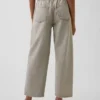Low-Rise-Jeans im 90er-Jahre-Stil, locker und kurz geschnitten