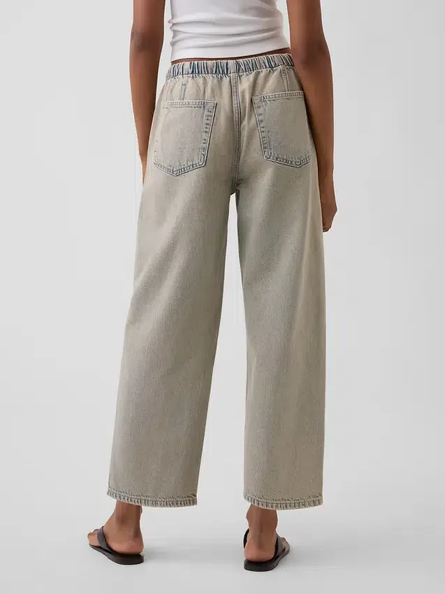 Low-Rise-Jeans im 90er-Jahre-Stil, locker und kurz geschnitten