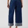 Low-Rise-Jeans im 90er-Jahre-Stil, locker und kurz geschnitten