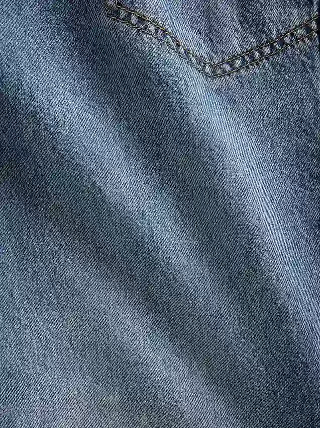 Low-Rise-Jeans im 90er-Jahre-Stil, locker und kurz geschnitten