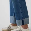 Low-Rise-Jeans im 90er-Jahre-Stil, locker und kurz geschnitten