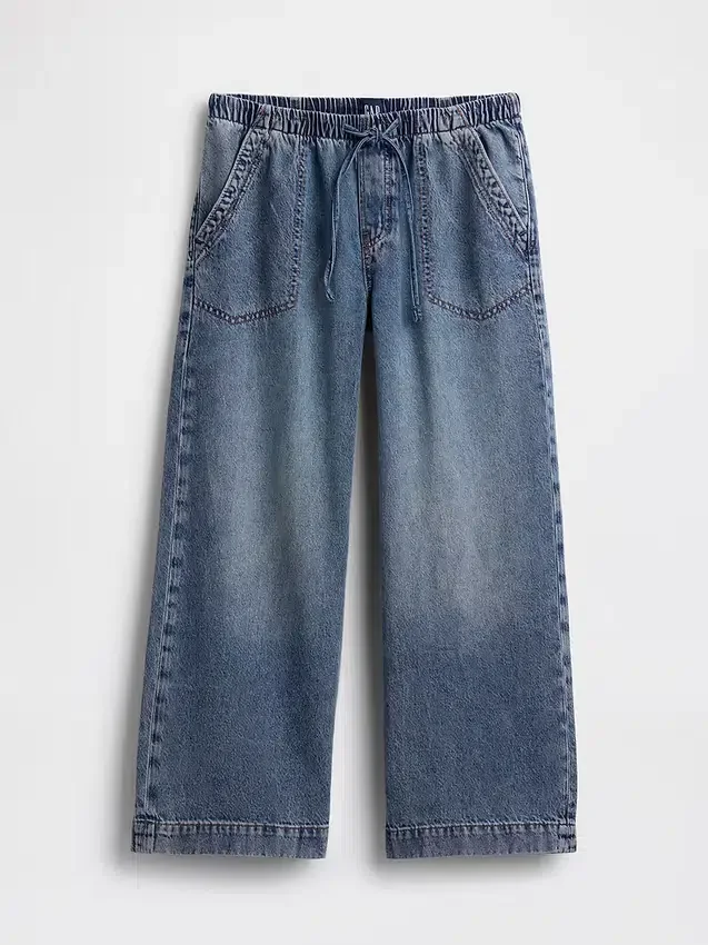Low-Rise-Jeans im 90er-Jahre-Stil, locker und kurz geschnitten