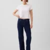 Low-Rise-Jeans im lockeren 90er-Jahre-Stil