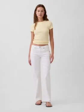 Low-Rise-Jeans im lockeren 90er-Jahre-Stil