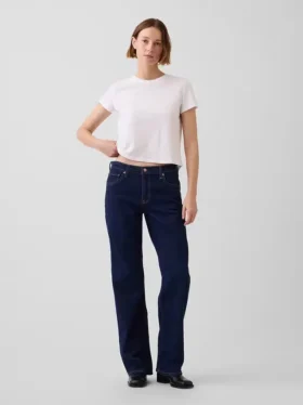 Low-Rise-Jeans im lockeren 90er-Jahre-Stil