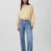 Low-Rise-Jeans im lockeren 90er-Jahre-Stil