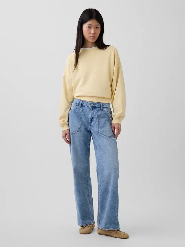 Low-Rise-Jeans im lockeren 90er-Jahre-Stil