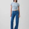 Low-Rise-Jeans im lockeren 90er-Jahre-Stil