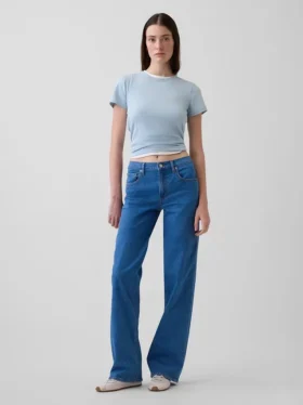Low-Rise-Jeans im lockeren 90er-Jahre-Stil