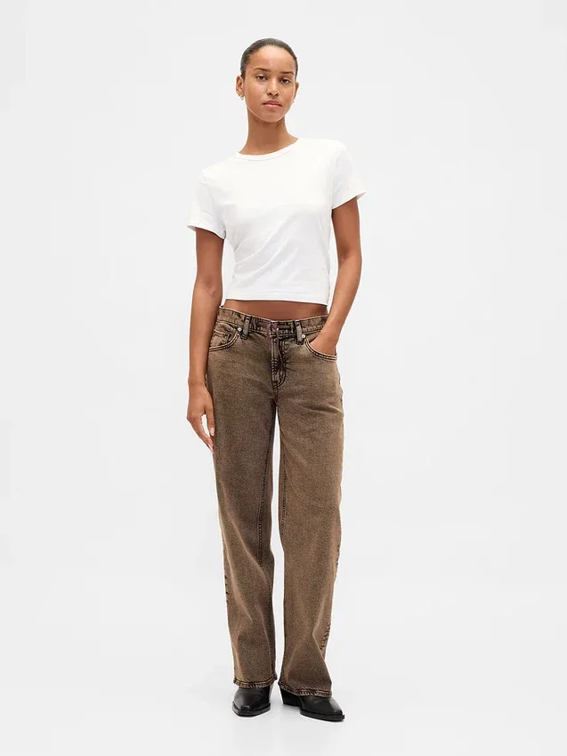 Low-Rise-Jeans im lockeren 90er-Jahre-Stil