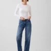 Low-Rise-Jeans im lockeren 90er-Jahre-Stil