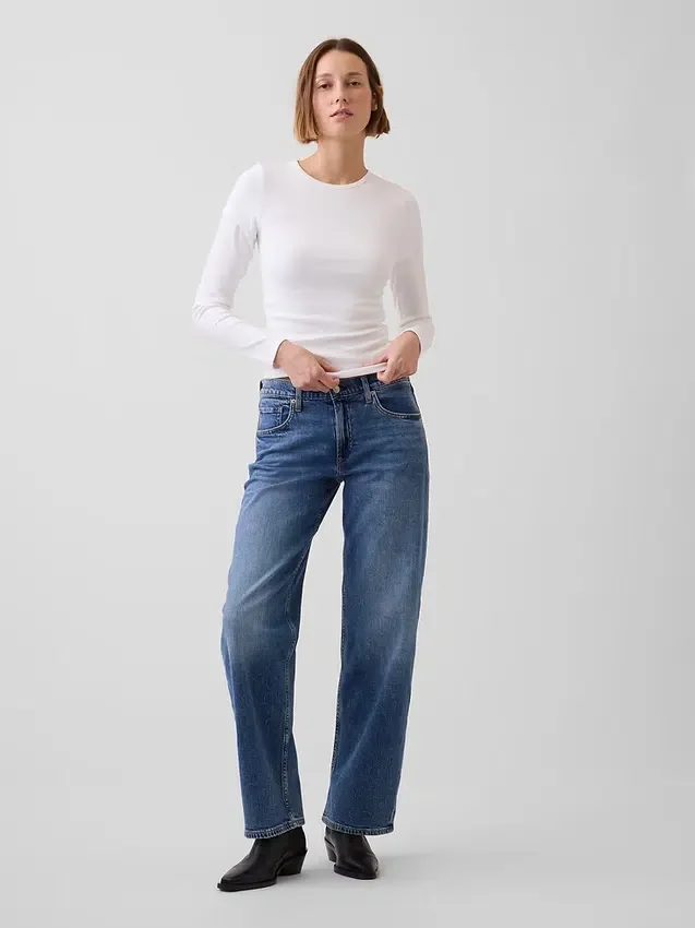 Low-Rise-Jeans im lockeren 90er-Jahre-Stil