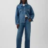 Low-Rise-Jeans im lockeren 90er-Jahre-Stil