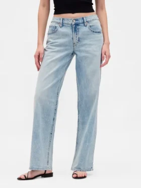 Low-Rise-Jeans im lockeren 90er-Jahre-Stil