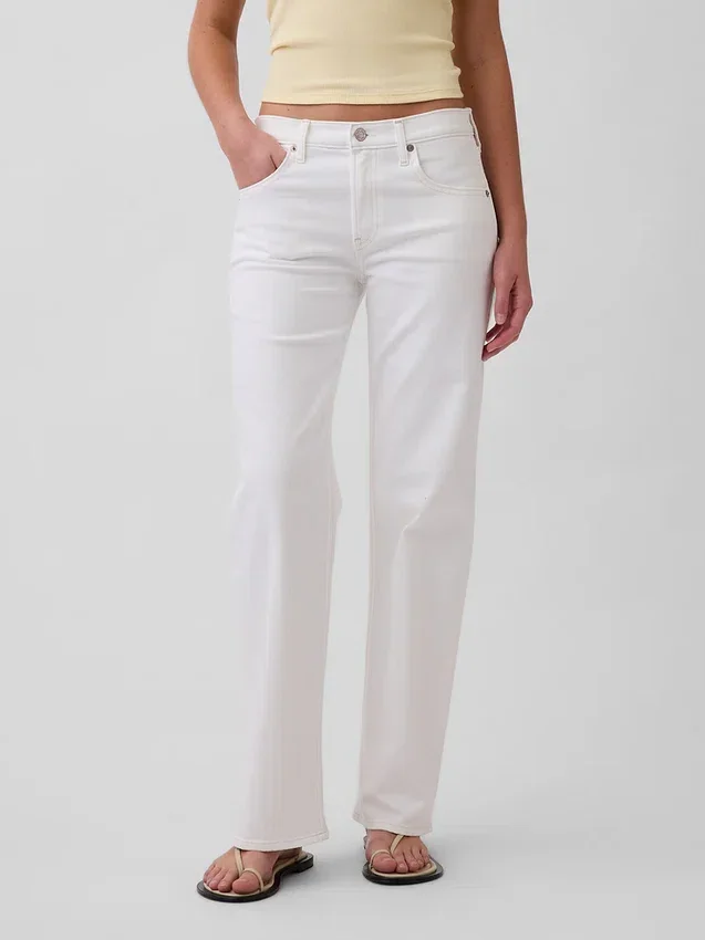 Low-Rise-Jeans im lockeren 90er-Jahre-Stil