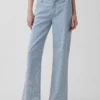 Low-Rise-Jeans im lockeren 90er-Jahre-Stil