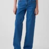 Low-Rise-Jeans im lockeren 90er-Jahre-Stil
