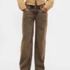 Low-Rise-Jeans im lockeren 90er-Jahre-Stil