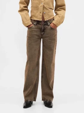 Low-Rise-Jeans im lockeren 90er-Jahre-Stil