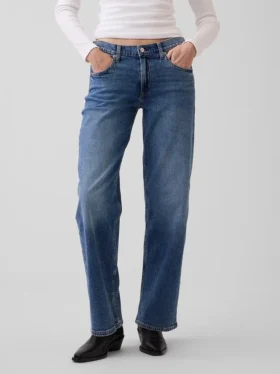 Low-Rise-Jeans im lockeren 90er-Jahre-Stil