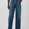 Low-Rise-Jeans im lockeren 90er-Jahre-Stil