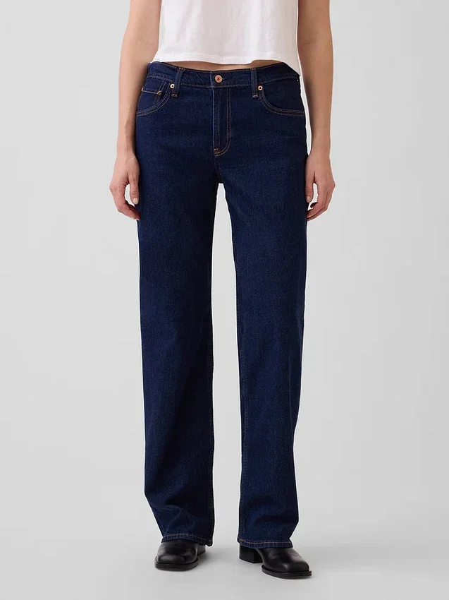 Low-Rise-Jeans im lockeren 90er-Jahre-Stil