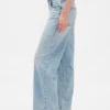 Low-Rise-Jeans im lockeren 90er-Jahre-Stil