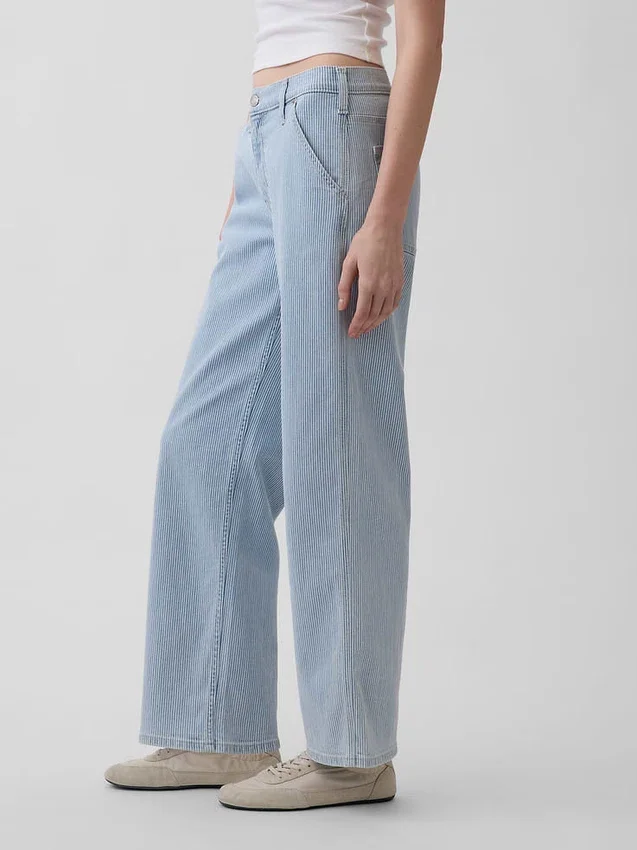 Low-Rise-Jeans im lockeren 90er-Jahre-Stil
