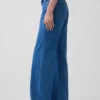 Low-Rise-Jeans im lockeren 90er-Jahre-Stil