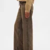 Low-Rise-Jeans im lockeren 90er-Jahre-Stil