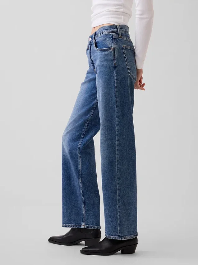 Low-Rise-Jeans im lockeren 90er-Jahre-Stil