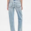 Low-Rise-Jeans im lockeren 90er-Jahre-Stil