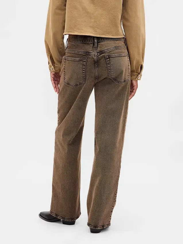 Low-Rise-Jeans im lockeren 90er-Jahre-Stil