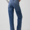 Low-Rise-Jeans im lockeren 90er-Jahre-Stil