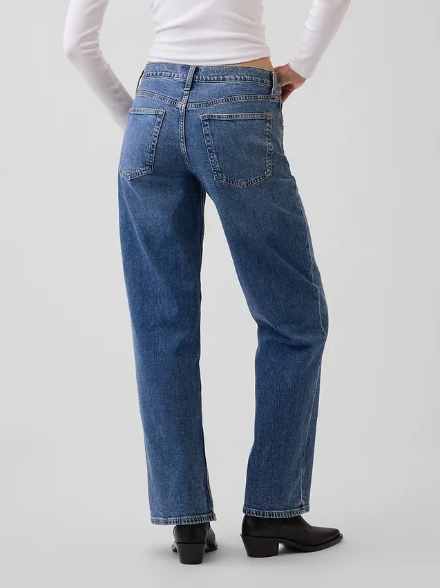 Low-Rise-Jeans im lockeren 90er-Jahre-Stil