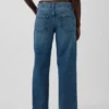 Low-Rise-Jeans im lockeren 90er-Jahre-Stil
