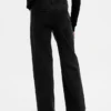 Low-Rise-Jeans im lockeren 90er-Jahre-Stil