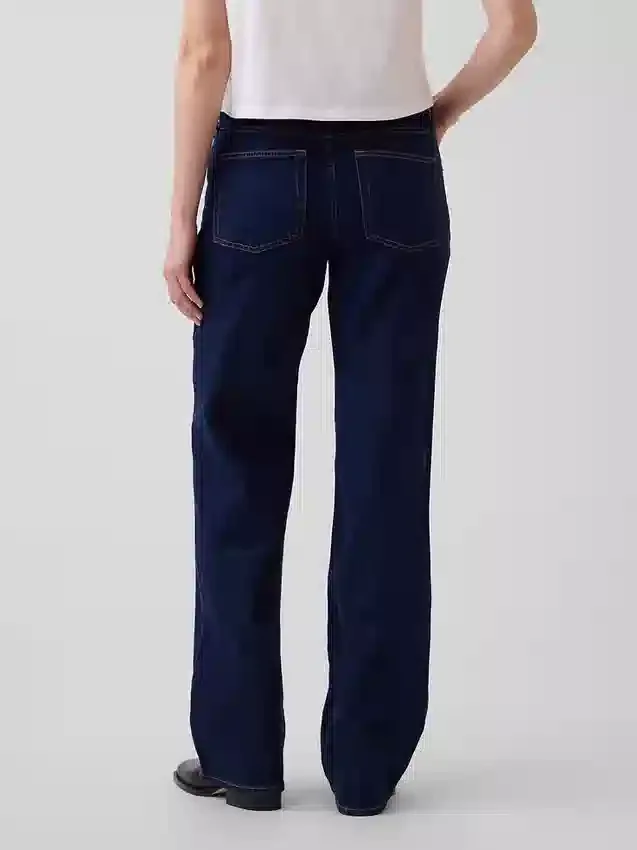 Low-Rise-Jeans im lockeren 90er-Jahre-Stil