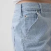 Low-Rise-Jeans im lockeren 90er-Jahre-Stil
