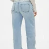 Low-Rise-Jeans im lockeren 90er-Jahre-Stil