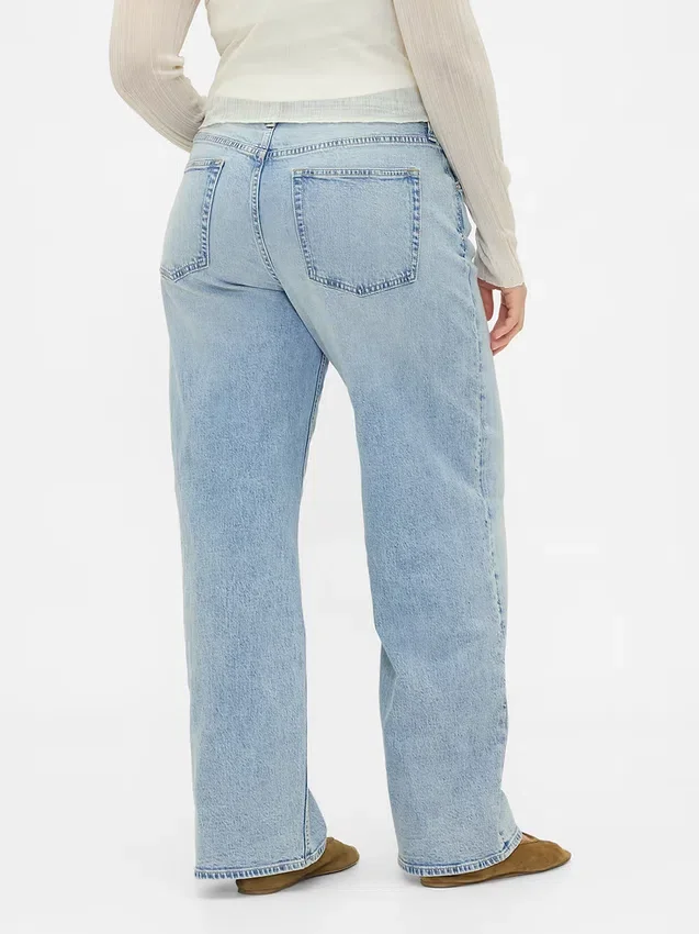 Low-Rise-Jeans im lockeren 90er-Jahre-Stil