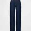 Low-Rise-Jeans im lockeren 90er-Jahre-Stil