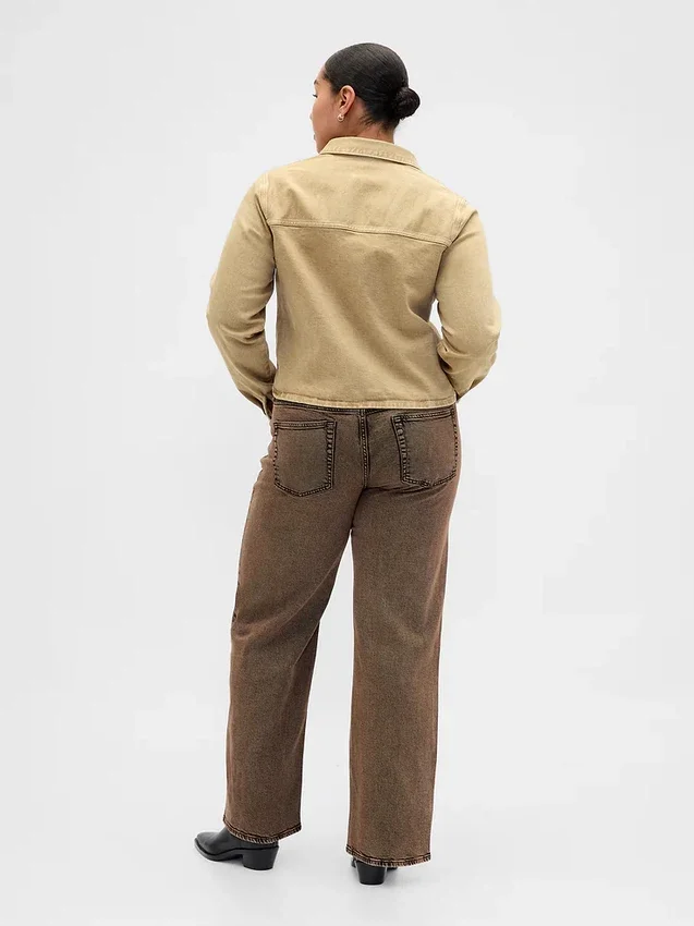 Low-Rise-Jeans im lockeren 90er-Jahre-Stil